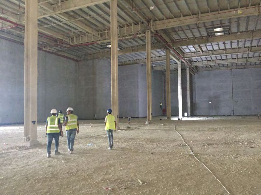 Column-free storage hall